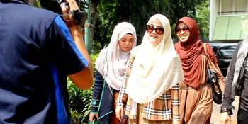 Pipik Dian Irawati Tak Mau Urusi Lagi Pemugaran Makam Suami