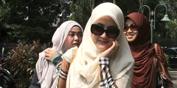 Pipik Dian Nyesal Tunda Jenguk Ayah Julia Perez