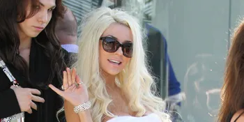 Pisah Dari Suami, Courtney Stodden Malah Berpesta Ala 'Iblis'