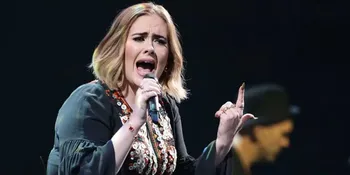 Pita Suara Rusak, Adele Terpaksa Belajar Bahasa Isyarat
