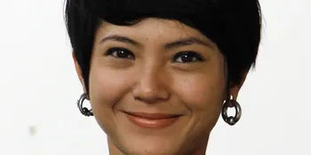 Poppy Sovia Dambakan Peran Feminin