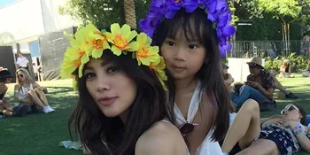 Pose Bareng Anak Cantiknya, Adinda Bakrie Dibilang Cocok Jadi Kakak-Adik