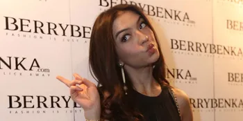 Pose Basah-Basahan, Raline Shah Bikin Mata Pria Segar