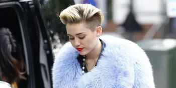 Pose di Majalah, Miley Cyrus Lebih Hot Dari Marilyn Monroe