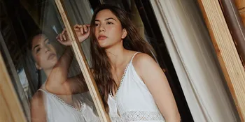 Pose Hot Jessica Mila di Bawah Air Terjun, Pakai Swimsuit &#38; Pamer Body Goals