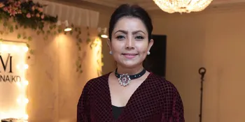 Pose OOTD di Rumah Mewahnya, Mayangsari Cantik Tenteng Tas Mahal