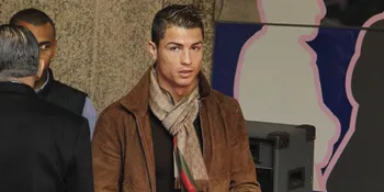 Pose 'Panas' Cristiano Ronaldo - Irina Shayk Warnai Cover Vogue