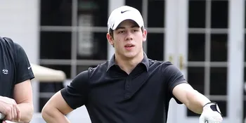 Pose Shirtless, Nick Jonas Ekspose Tubuh Sempurna!