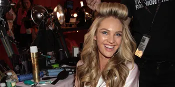 Pose Tanpa Busana, Candice Swanepoel Ekspos Tubuh Sempurna!