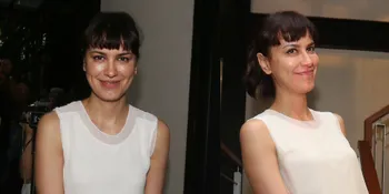 Pose Yoga Sophia Latjuba Ini Bikin Susah Konsen