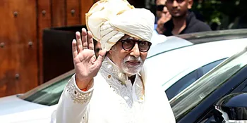 Positif Kena Virus Corona, Amitabh Bachchan Dirawat di RS dan Rumah Dilockdown