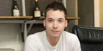 Posting Foto Bareng Istri dan Anak, Stefan William Akui Bahagia Bukan Soal Kemewahan