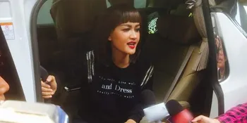 Posting Foto Bule Sedang Mandi, Julia Perez Punya Pacar Baru?