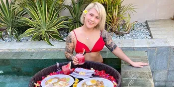 Posting Foto Pakai Bikini Two Piece, Evelyn Nada Anjani: Jangan Dizoom!