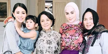 Potongan Pertama Tumpeng Ultah Diarahkan ke Perut, Jennifer Dunn Sedang Hamil?