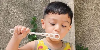 Potret Air Rumi Akbar yang Tumbuh Makin Ganteng, Warisi Good Looking Irish Bella dan Ammar Zonni