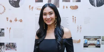 Potret Bahagia Keluarga Happy Salma Pakai Baju Adat Bali