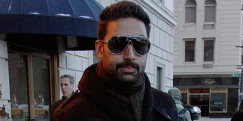 Potret Masa Kecil Abhishek Bachchan, Lucu dan Menggemaskan Abis!