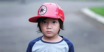 Potret Menyentuh Anji Peluk Saga Yang Baru Jalani Operasi