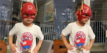 Potret Rayyanza Cosplay Jadi Superhero Flash yang Menggemaskan, Netizen: Lucu Banget