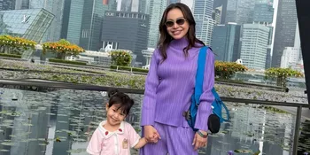 Potret Rossa Liburan Bersama Raina di Singapore, Jelajahi ArtScience Museum