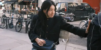 Potret Suzy Ngafe di Paris, Pakai Blazer Hitam dan Wajah Minim Make-up