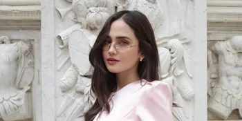 Potret Syifa Hadju Tampil Classy Saat Menikmati Venice, Outfit Soft Pink-nya Cantik