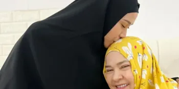Potret Ulang Tahun Rafida Kamil Ibu Zaskia Adya Mecca ke-59, Dirayakan dengan Anak-anak - Kemesraan dengan Suami Jadi Sorotan