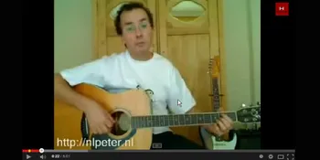 Pria Belanda Ini Fasih Nyanyikan Kangen Milik Dewa 19