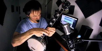 Pria Ini Dewanya Gitar Banjo