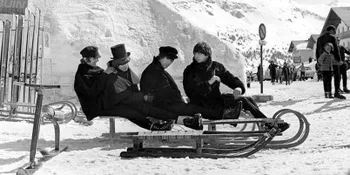 Pria Ini Dipenjara Setelah Membajak CD The Beatles