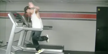 Pria Ini Lakukan Dance 'Uptown Funk' di Atas Treadmill, Keren!