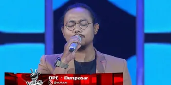 Pria Ini Menangis Haru Direbutkan Coach 'The Voice'