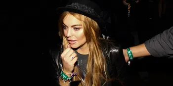 Pria Ini Menghisap Rokok Bekas Lindsay Lohan!