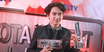 Pria Paling Memikat, Adipati Dolken Sisihkan Ariel