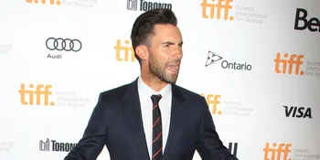 Pria Seseksi Adam Levine Ternyata Juga Bisa 'Basah Ketiak'