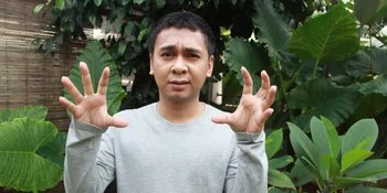 Produksi Film, Raditya Dika Bawa Model Bule ke Rumah