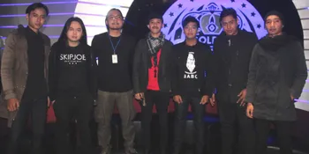 Produseri Band, Stevi Item Anti Mengekor Andra and The Backbone