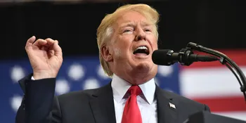 Protes Kebijakan, Komedian AS Ini 'Kencingi' Walk of Fame Donald Trump