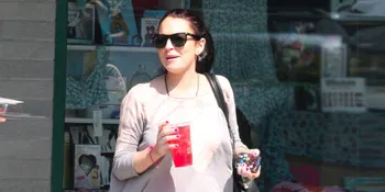 Pulang Dari Eropa, Lindsay Lohan Unggah Foto Selfie