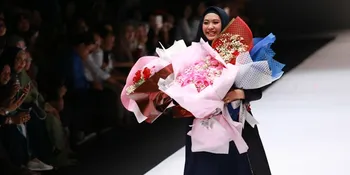 Pulang Dari Jerman, Oki Setiana Dewi Tampil di Jakarta Fashion Week 2017