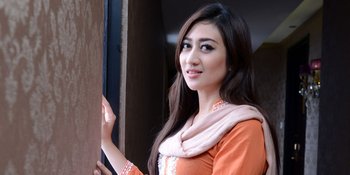 Biodata Artis Helmalia Putri | contoh soal dan contoh pidato lengkap