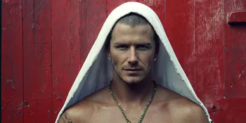 Push Up di Atas Piano, David Beckham Pamer 'Otot Aduhai'