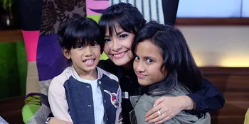 Putri Ersa Mayori Hampir Nangis Lihat Kemegahan Masjid Nabawi