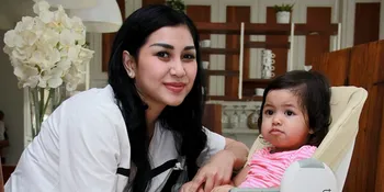 Putri Kecil Nisya Ahmad, Senang Bantu Ibunya Bisnis Kaftan