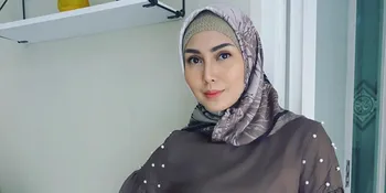 Putuskan Kenakan Hijab, Fenita Arie Akui Suami Jadi Kangen Terus