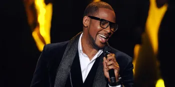 R Kelly Buat Lagu Untuk Korban Penembakan Connecticut