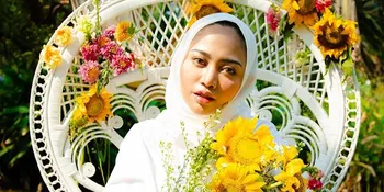 Rachel Vennya Dihujat Karena Foto Lepas Hijab, Ibunda Santai