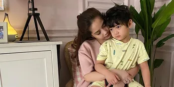 Rafathar Les Piano, Netizen Gagal Fokus Pada Rambutnya yang Mirip Air Mancur