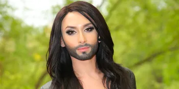 Rahasia Make-Up Conchita Wurst, Cuma di Sini!